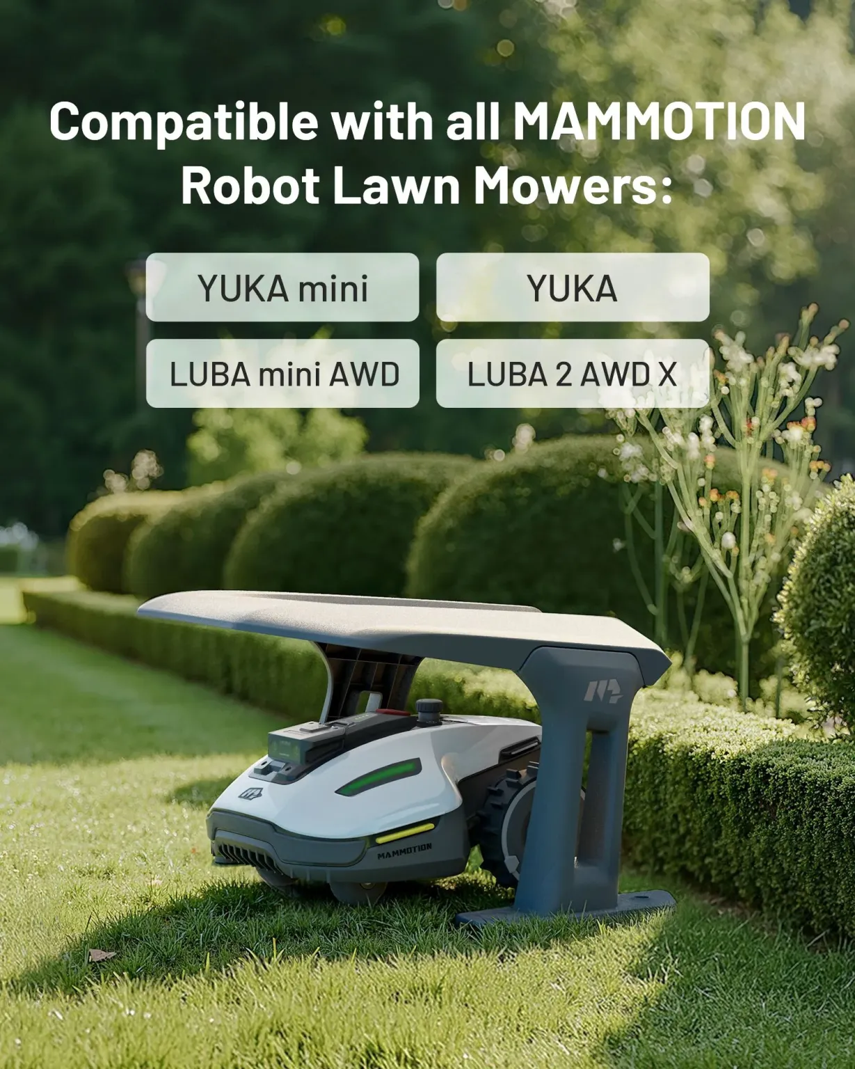 Mammotion robotfűnyíró az Univerzális garázs alatt a gyepen, sövény előtt